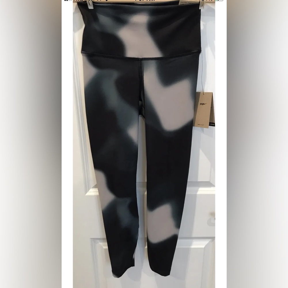 NWT Nike Women Yoga/Training Pants.
